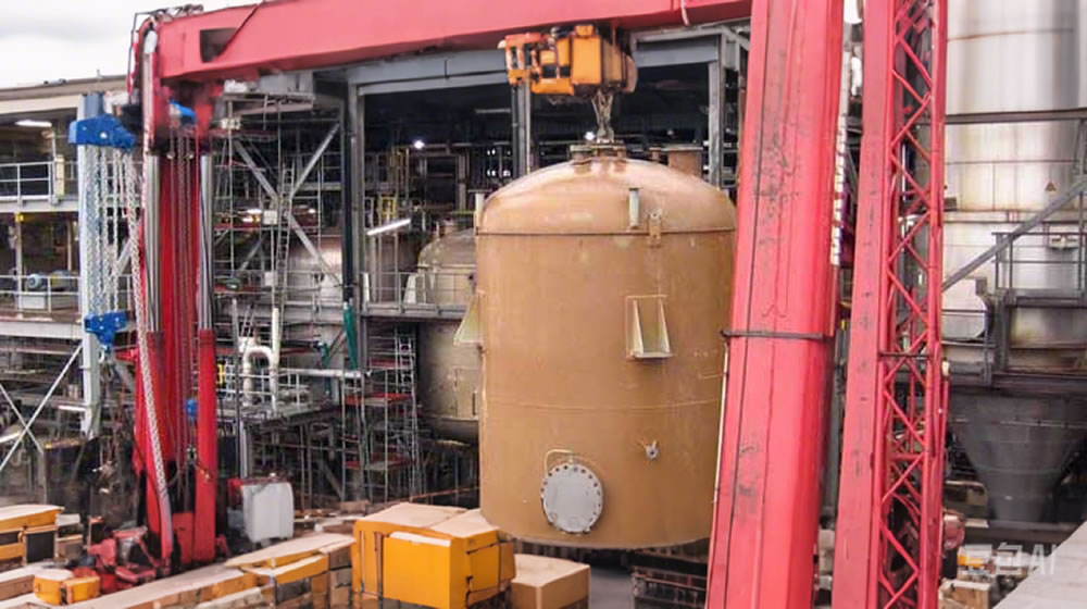 Lifting and handling of a pressure vessel